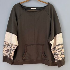 Easel Oversized Top Sweatshirt Size Small Slouchy camo detail Kangaroo Pocket
